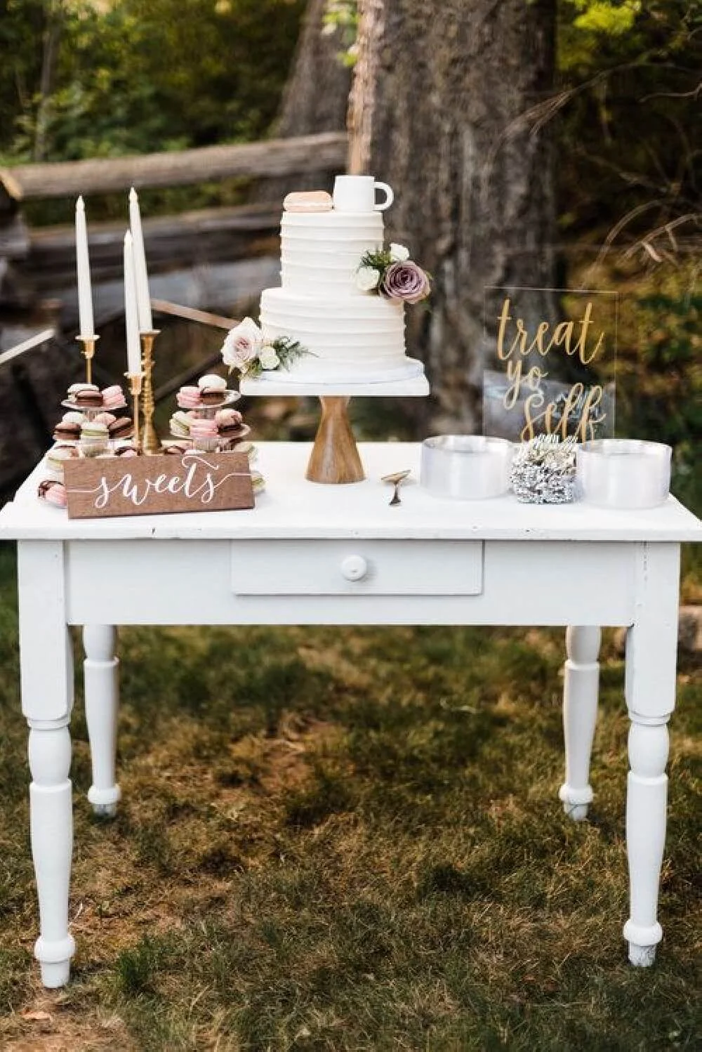 10 Ideias para Decorar a Mesa do Bolo para Casamento Civil Simples