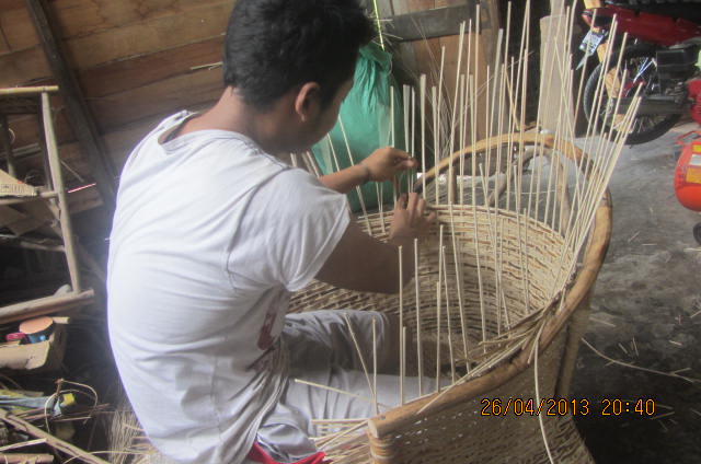  ANYAMAN  ROTAN  Proses  Pembuatan  Anyaman  Kursi Rotan 