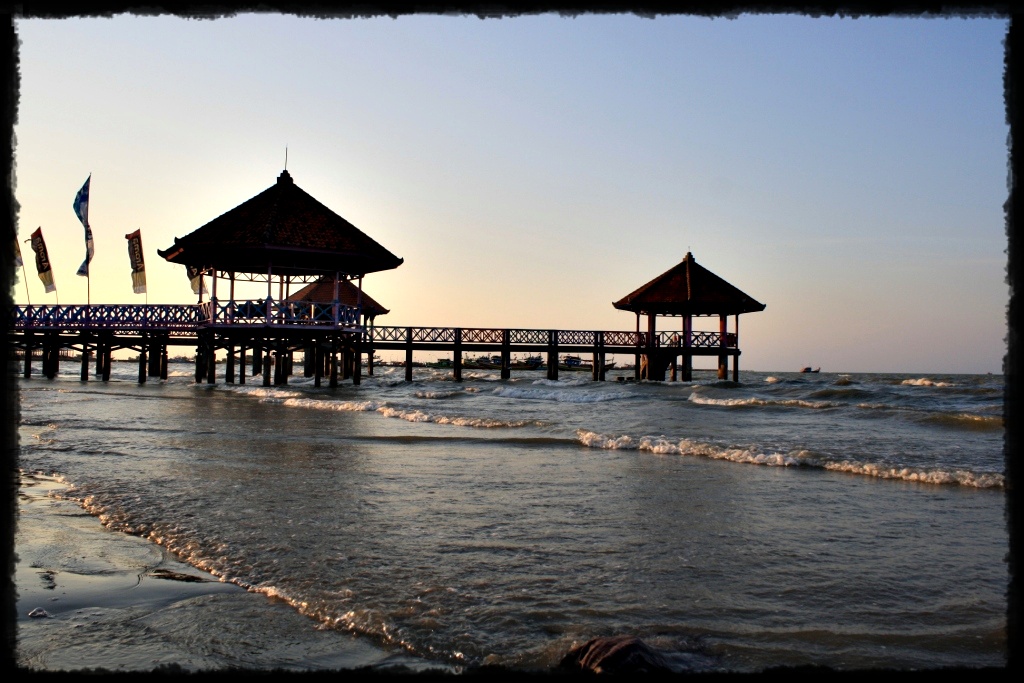 Magnetnya Kota Rembang Dampo Awang Beach 