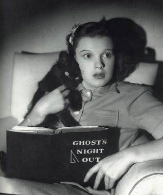 Judy Garland in a classic fright pose.