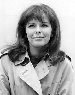 Anne Helm