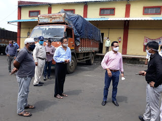 कलेक्टर ने किया वेयर हाउस का आकस्मिक निरीक्षण, देखा खाद्यान्न की क्वालिटी!calectar ne kiya veyar hausa ka aakasimk nirixan dekha khadhanna ki cvaliti