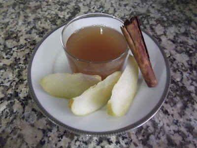 Cold apple and cinnamon drink