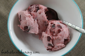 Featured Recipe // Cherry Cheesecake Frozen Yogurt from Fantastical Sharing of Recipes #recipe #SecretRecipeClub #froyo #cherry #cheesecake #dessert