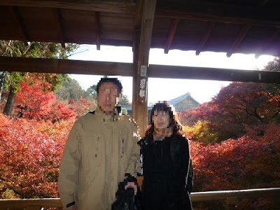 You can overlook about 2000 Japanese maple trees from three bridges.