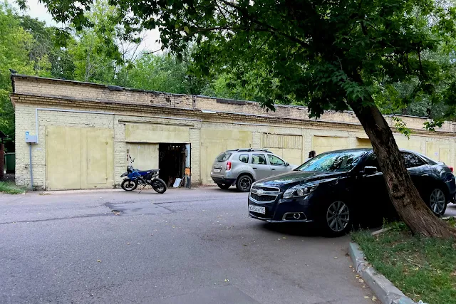 Новохорошёвский проезд, дворы, гаражи