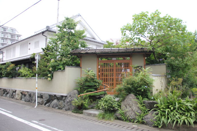 Ngôi nhà giản dị của cựu Thủ tướng Nhật Bản.