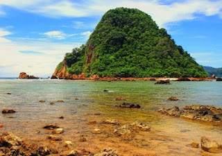 Pantai Pulau Merah Banyuwangi