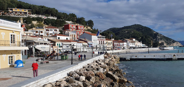 Photo 9/29 - Sur le port de Parga....