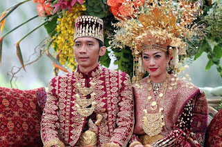 Foto Resepsi Pernikahan Ibas & Aliya Berbalut baju pengantin adat Palembang