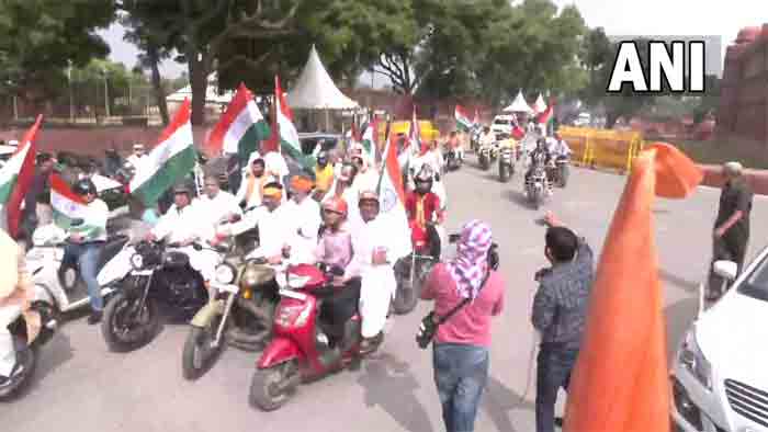 Watch: Vice President Venkaiah Naidu flags off ‘Har Ghar Tiranga’ bike rally in Delhi, New Delhi, News, Rally, Video, Ministers, National