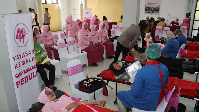 Bantu Stok Ketersediaan Darah di PMI, Personel Polres Tulungagung Ikuti Donor Darah