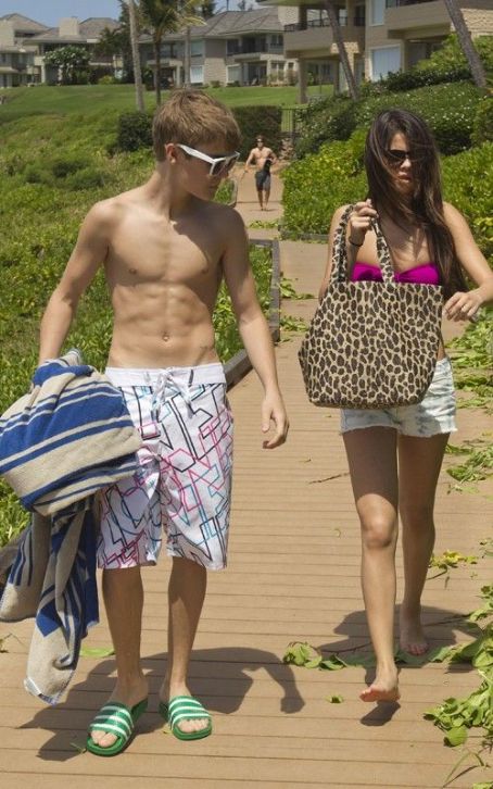 selena gomez and justin bieber hawaii pictures. Justin Bieber Spotted