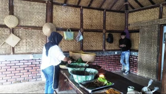 Imah Baheula Resto Lembang