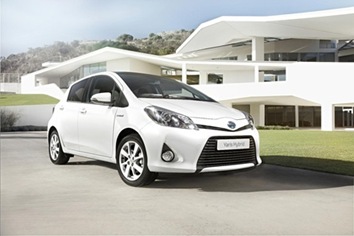 Toyota-Yaris-Hybrid-in-white