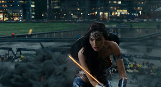 liga de la justicia: steppenwolf vs wonder woman en un nuevo spot