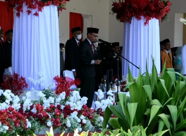 Wakil Ketua DPRD Sumbar Irsyad Syafar Pembaca Teks Proklamasi