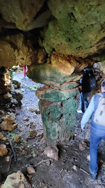 Interior cueva que hay que atravesar