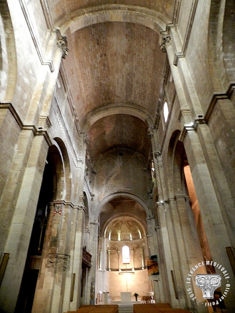 SAINT-PAUL-TROIS-CHATEAUX (26) - Cathédrale romane Notre-Dame (Extérieur)