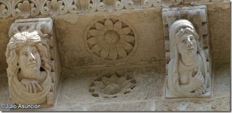 Canecillos de mujer condenada - Basílica de Saint Sernin - Toulouse