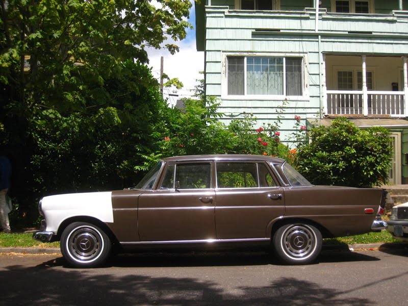 1966 MercedesBenz 200 Diesel Sedan