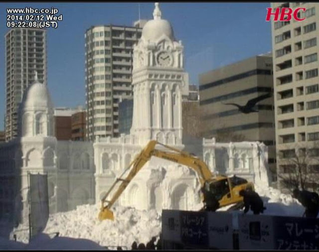 Bangunan Sultan Abdul Samad di Sapporo Snow Festival 2014