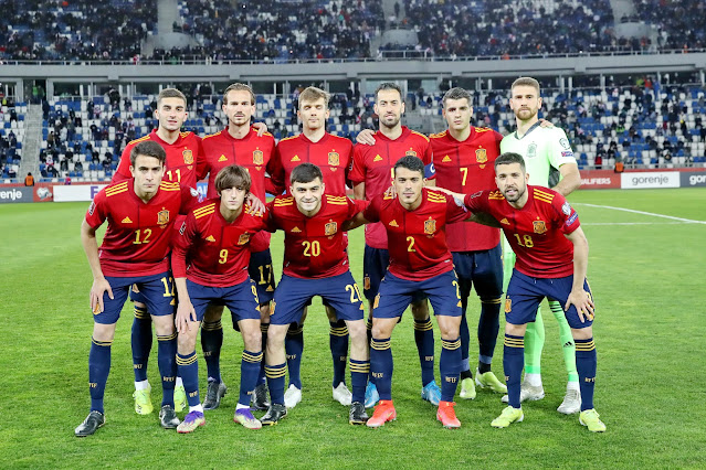 SELECCIÓN DE ESPAÑA. Temporada 2020-21. Ferran Torres, Fabián Ruiz, Diego Llorente, Sergio Busquets, Álvaro Morata y Unai Simón. Éric García, Bryan Gil, Pedri, Pedro Porro y Jordi Alba. SELECCIÓN DE GEORGIA 1 SELECCIÓN DE ESPAÑA 2. 28/03/2021. Fase de clasificación para la Copa del Mundo de FIFA de Catar 2022, Grupo B, 2ª jornada. Tbilisi, Georgia, Estadio Boris Paichadze. GOLES: 1-0: 43' Kvaratshkelia. 1-1: 55’, Ferran Torres. 1-2: 90+2’: Dani Olmo.