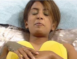 Konnie Huq yellow bikini