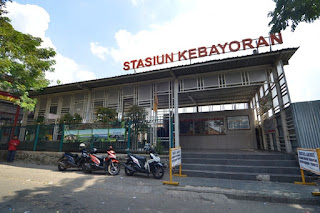 pintu masuk stasiun kebayoran