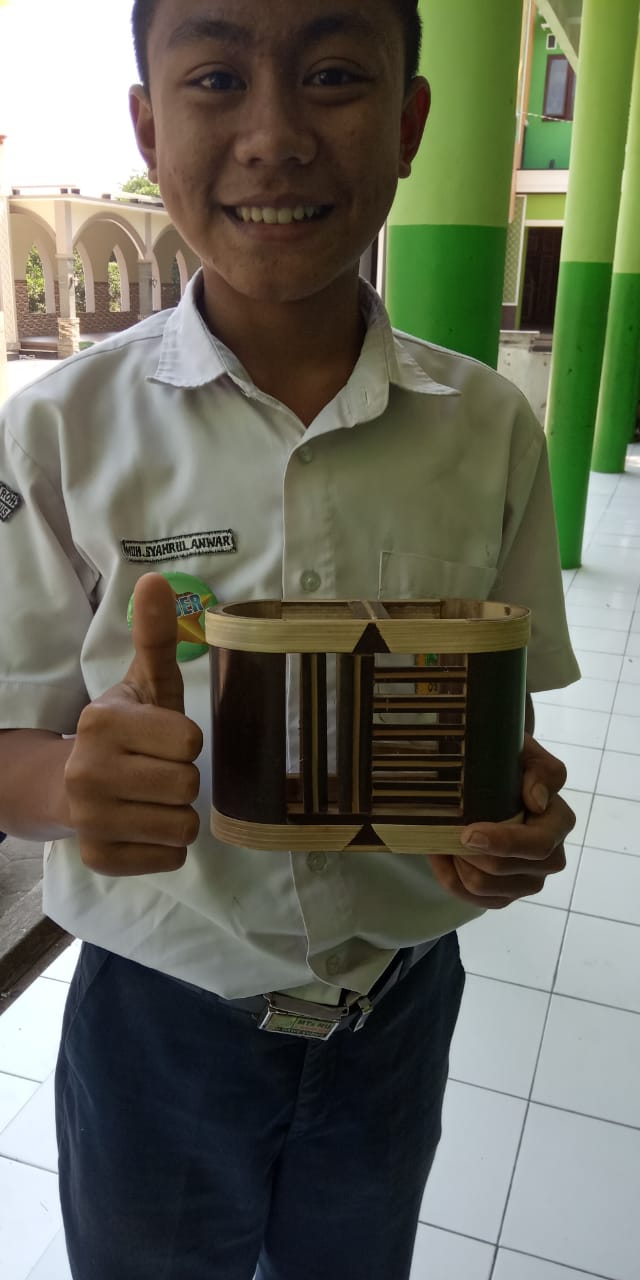  Kerajinan  Kotak Pensil dari Bambu  Coklat Praktikum 