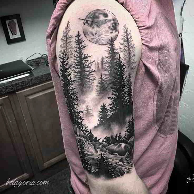 foto con tatuaje de bosque espectaculare