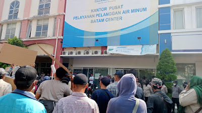 Keluhkan Air Bersih, Warga Sei Pelunggut Berunjuk Rasa ke PT Moya Indonesia. 