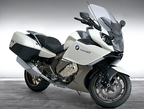 The fuel efficiency average of BMW K 1600 GT is 18kmpl while the fuel 