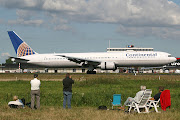 The Boeing 767 is actually a midsize widebody twinengine airliner . (boeing )