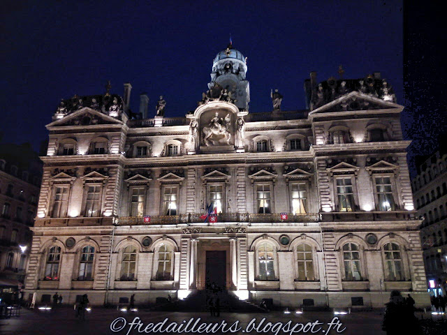 Lyon, l'hôtel de ville nuit