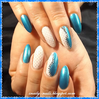 http://snaily-nails.blogspot.com/2017/01/niebianskie-kropeczki.html