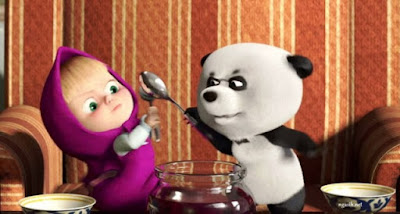 Gambar Wallpaper Masha dan Panda Rebutan Makanan