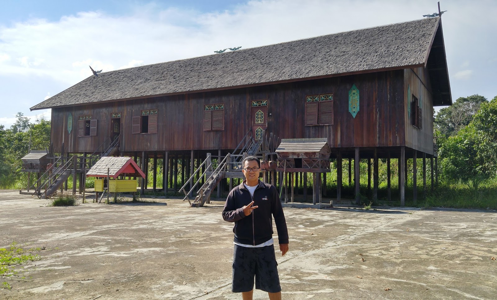 Wiyak Bumi Wiyak Langit  Rumah Betang di Desa Tahujan Ontu