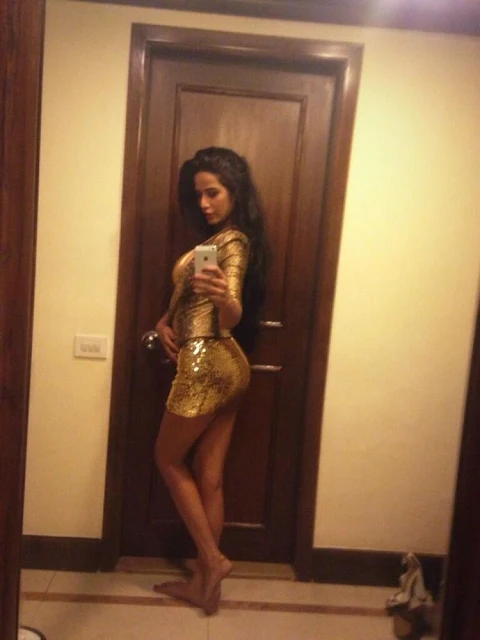 Twitter Queen Poonam Pandey Selfie Show