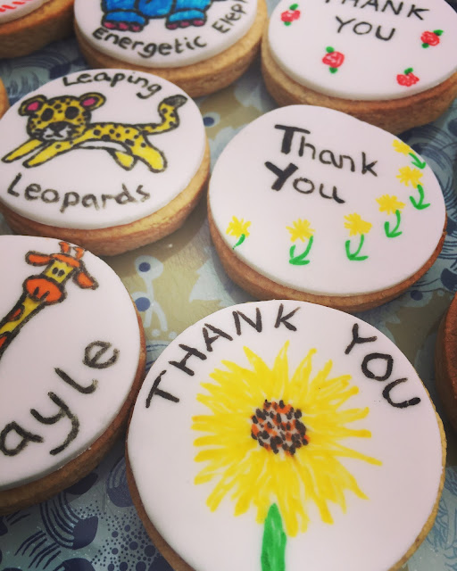 teacher gifts - decorated biscuits 