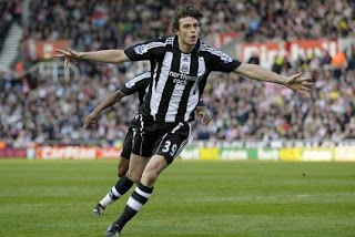 man united target Andy carroll in transfer, striker newcastle andy carroll, andy carroll celebration