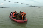 Banjir di Tuban, Warga Meninggal Diantar ke Makam Menggunakan Perahu