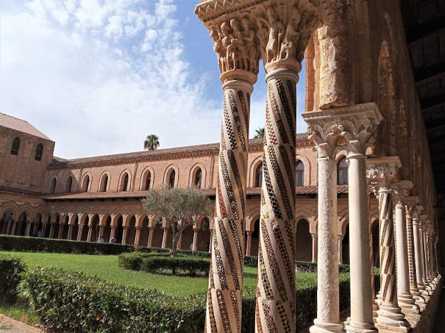 colonnato nel chiostro benedettino