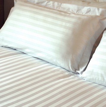 http://hotelathome.com.au/5-Star-Hotel-Satin-Stripe-King-Single-Tailored-Quilt-Cover-Set-P1956677.aspx