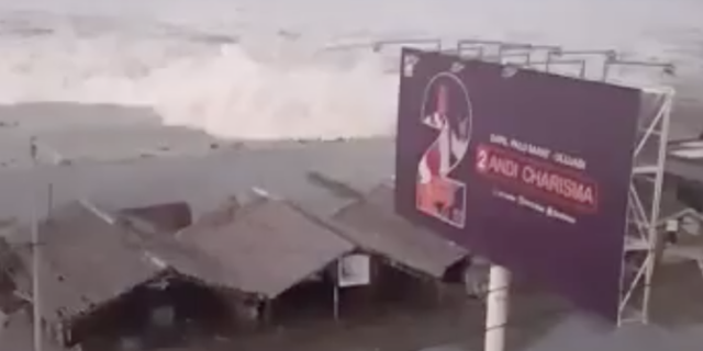 BNPB Sebut 5 Orang Hilang Akibat Tsunami Di Palu