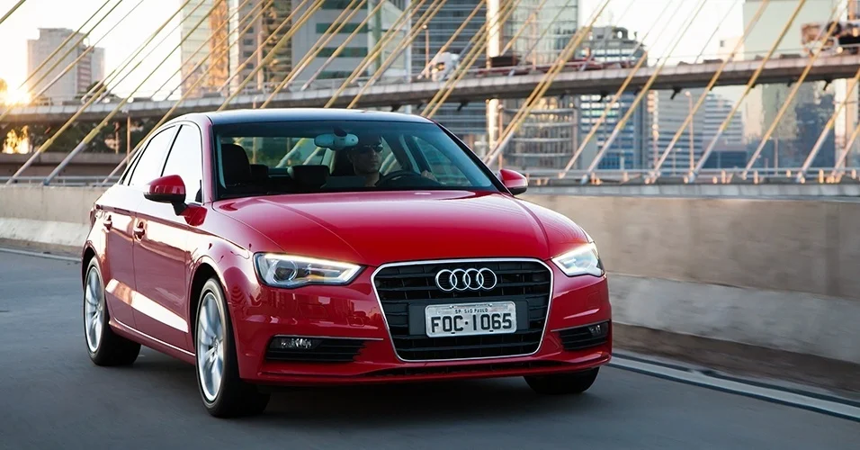 Audi A3 Sedan vermelho