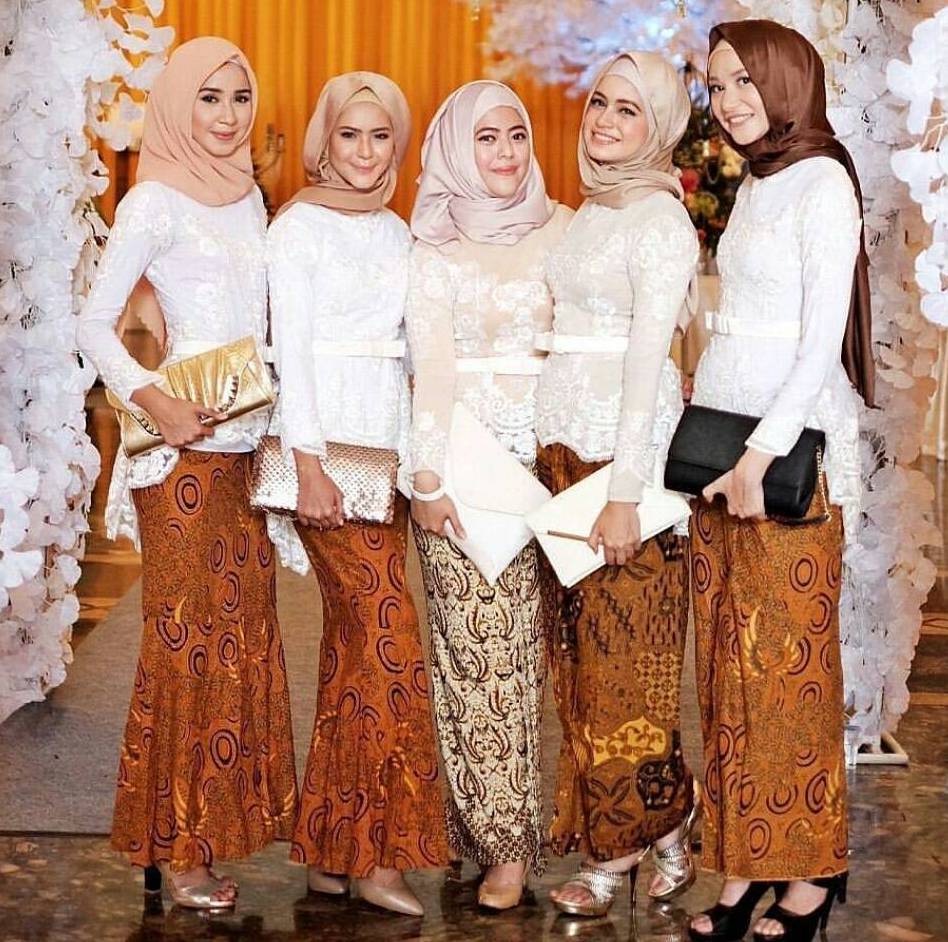 26 Model Hijab Kebaya Untuk Wisuda Simpel Dan Elegan 2018