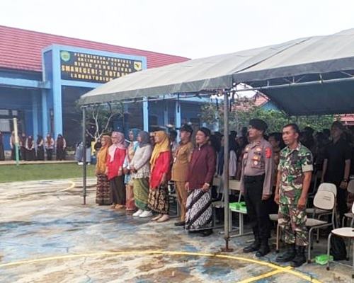 Harapkan Siswa Menjadi Profil Pelajar Pancasila, Babinsa Koba Hadiri Gelar Karya P5 SMAN 2 Kota Bangun