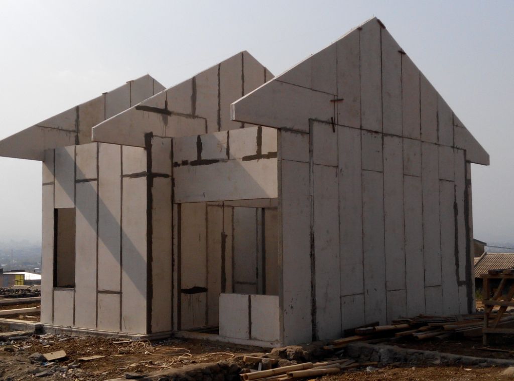 Dinding Beton Ringan Wallplus - Bahan Bangunan Hemat
