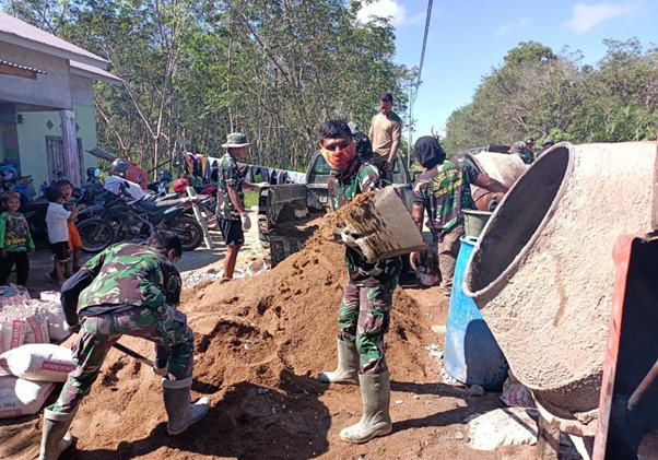 Penambahan Mesin Molen Untuk Mempercepat Pembangunan Jalan di Lokasi TMMD Ke-111 Kodim 1207/Pontianak